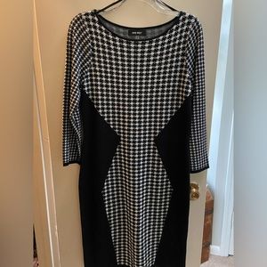 🍀2/$15 Nine West Sweater Dress